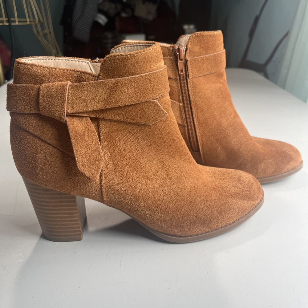 Cognac/tan Suede-Like Ankle Heel Boots size 6.5 Classic